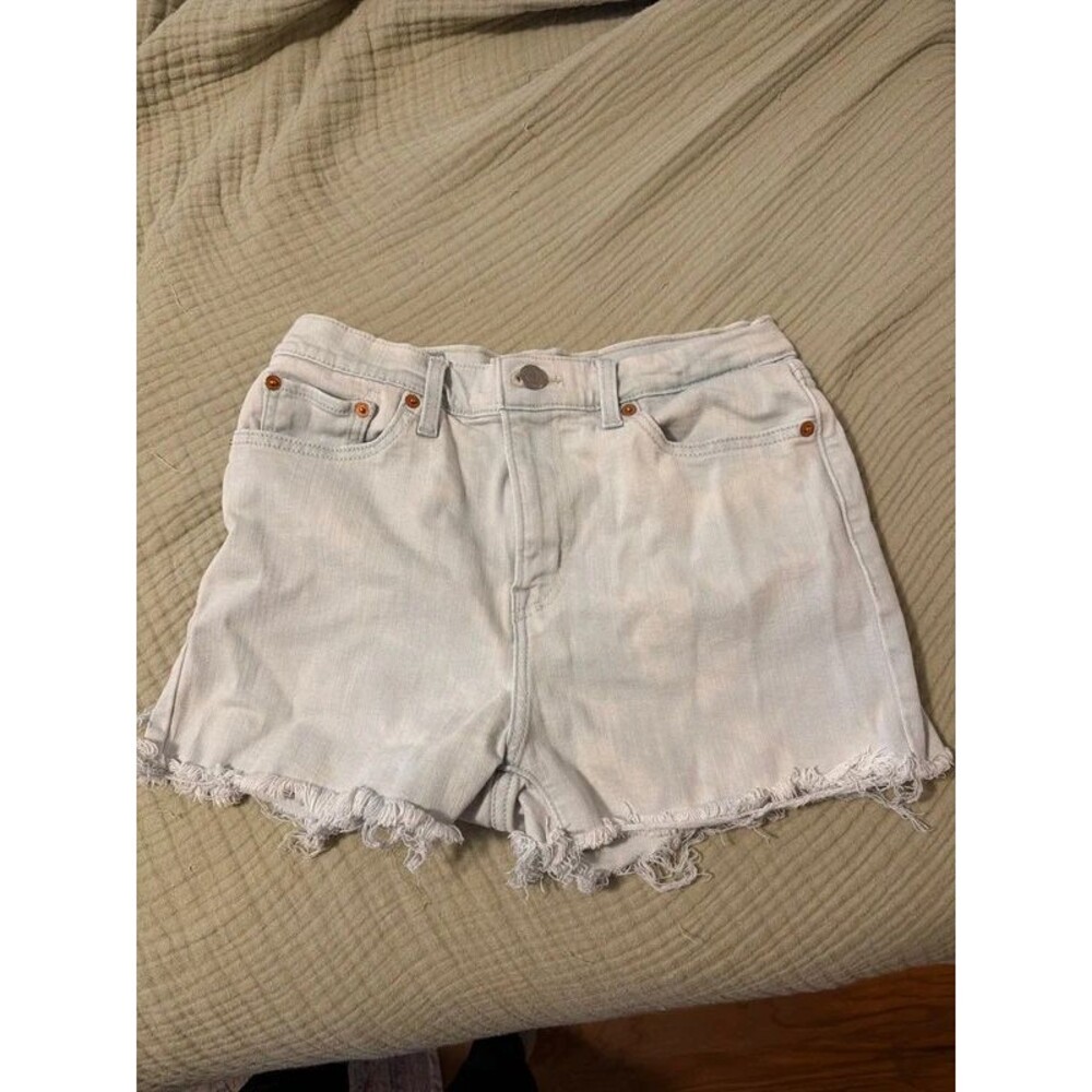 Levi’s High Rise Shorts - Picture 2 of 6